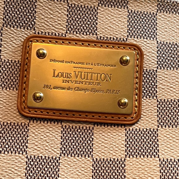 LOUIS VUITTON
Damier Azur Eva Clutch - Picture 3 of 16